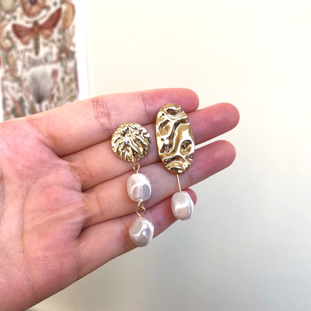 Vintage gold Earring